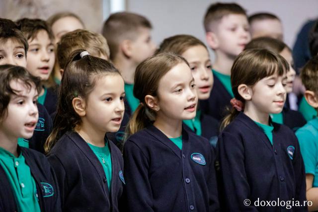 (Foto) Școala Primară Euroed – Colindători la Reședința Mitropolitană 2024