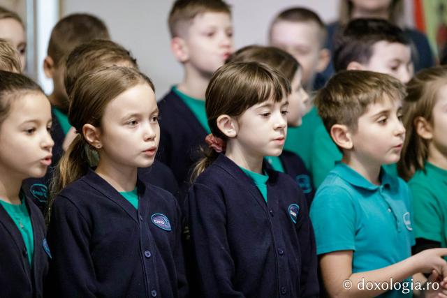 (Foto) Școala Primară Euroed – Colindători la Reședința Mitropolitană 2024