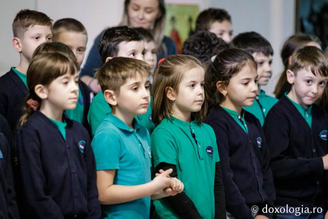 (Foto) Școala Primară Euroed – Colindători la Reședința Mitropolitană 2024