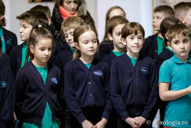 (Foto) Școala Primară Euroed – Colindători la Reședința Mitropolitană 2024