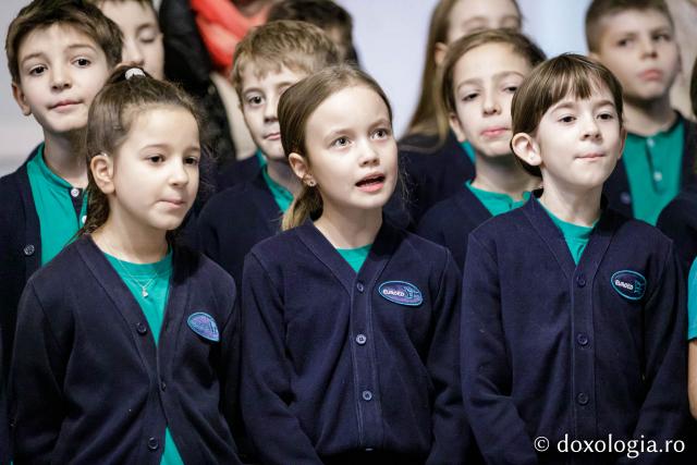 (Foto) Școala Primară Euroed – Colindători la Reședința Mitropolitană 2024