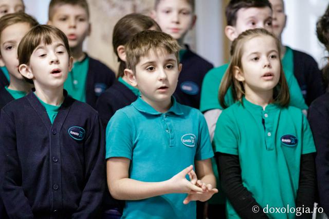 (Foto) Școala Primară Euroed – Colindători la Reședința Mitropolitană 2024
