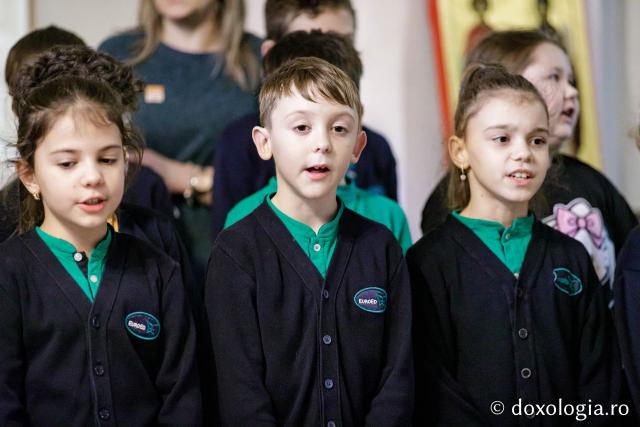 (Foto) Școala Primară Euroed – Colindători la Reședința Mitropolitană 2024