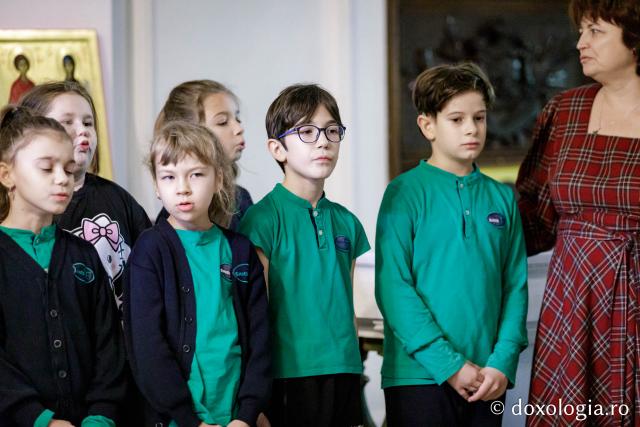 (Foto) Școala Primară Euroed – Colindători la Reședința Mitropolitană 2024