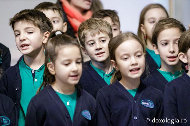 (Foto) Școala Primară Euroed – Colindători la Reședința Mitropolitană 2024