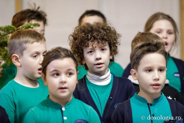 (Foto) Școala Primară Euroed – Colindători la Reședința Mitropolitană 2024
