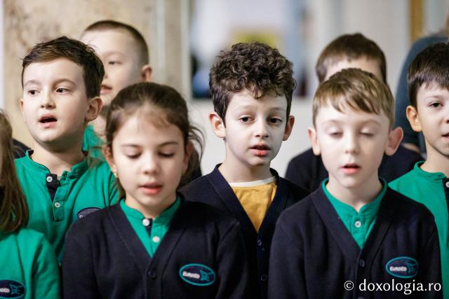 (Foto) Școala Primară Euroed – Colindători la Reședința Mitropolitană 2024