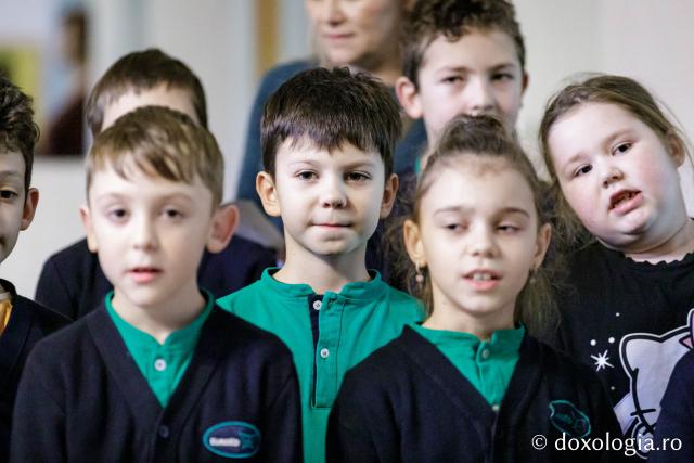 (Foto) Școala Primară Euroed – Colindători la Reședința Mitropolitană 2024