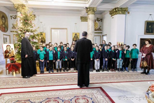 (Foto) Școala Primară Euroed – Colindători la Reședința Mitropolitană 2024
