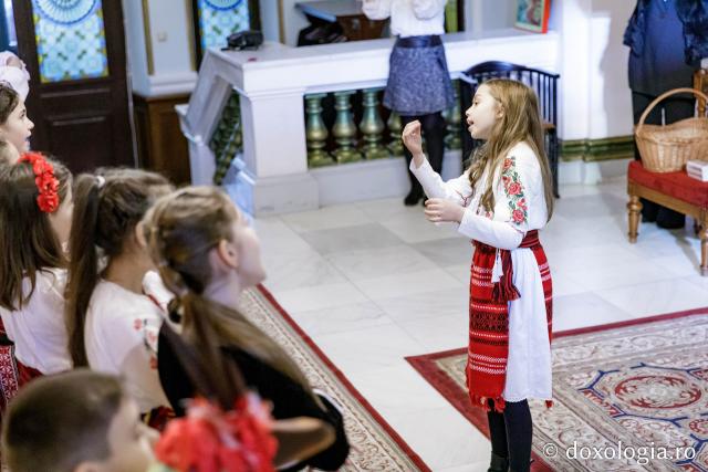 (Foto) Școala Carol I, clasa a 3-a C – Colindători la Reședința Mitropolitană 2024