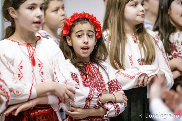 (Foto) Școala Carol I, clasa a 3-a C – Colindători la Reședința Mitropolitană 2024