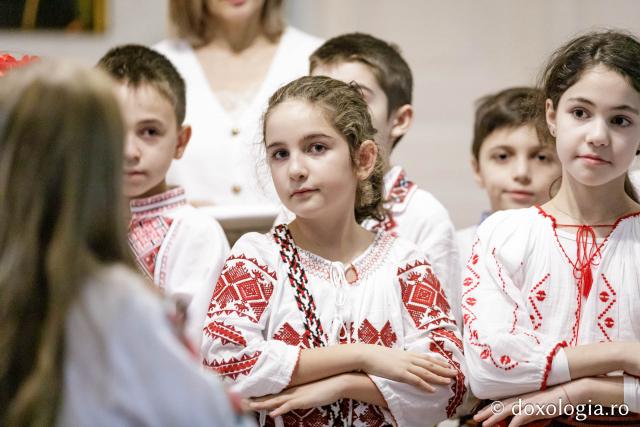 (Foto) Școala Carol I, clasa a 3-a C – Colindători la Reședința Mitropolitană 2024