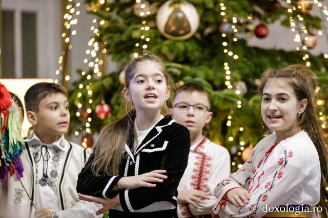 (Foto) Școala Carol I, clasa a 3-a C – Colindători la Reședința Mitropolitană 2024