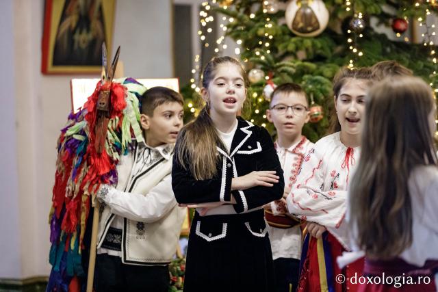 (Foto) Școala Carol I, clasa a 3-a C – Colindători la Reședința Mitropolitană 2024