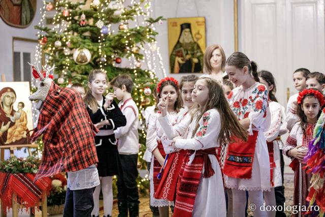 (Foto) Școala Carol I, clasa a 3-a C – Colindători la Reședința Mitropolitană 2024