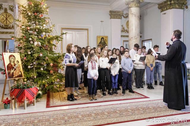 (Foto) Parohia Boroșoaia – Colindători la Reședința Mitropolitană 2024