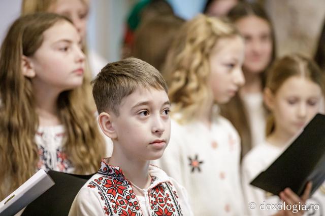 (Foto) Parohia Boroșoaia – Colindători la Reședința Mitropolitană 2024