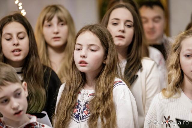 (Foto) Parohia Boroșoaia – Colindători la Reședința Mitropolitană 2024