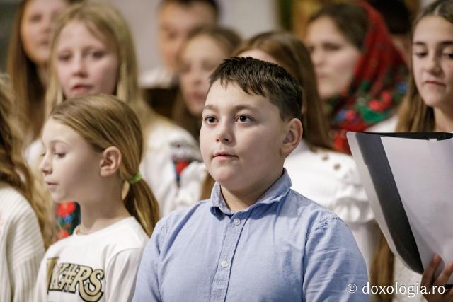 (Foto) Parohia Boroșoaia – Colindători la Reședința Mitropolitană 2024
