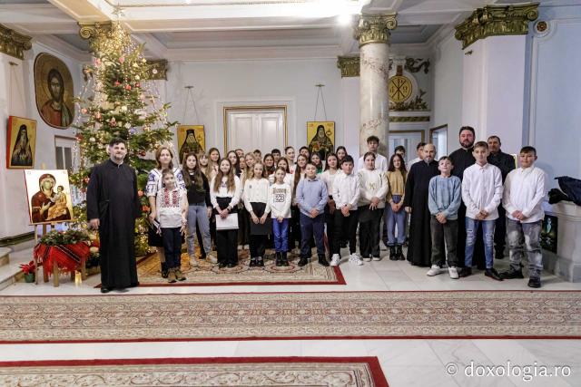 (Foto) Parohia Boroșoaia – Colindători la Reședința Mitropolitană 2024
