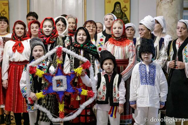 (Foto) Ansamblul „Răsunet” – Colindători la Reședința Mitropolitană 2024