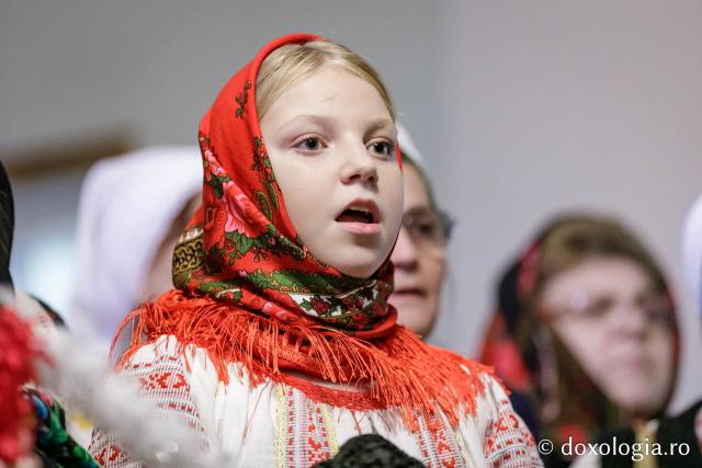 (Foto) Ansamblul „Răsunet” – Colindători la Reședința Mitropolitană 2024