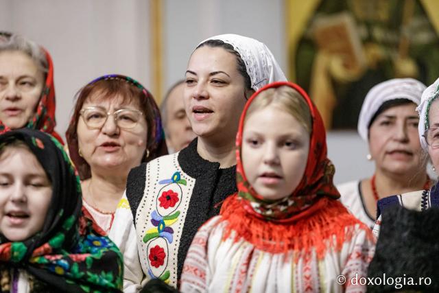 (Foto) Ansamblul „Răsunet” – Colindători la Reședința Mitropolitană 2024