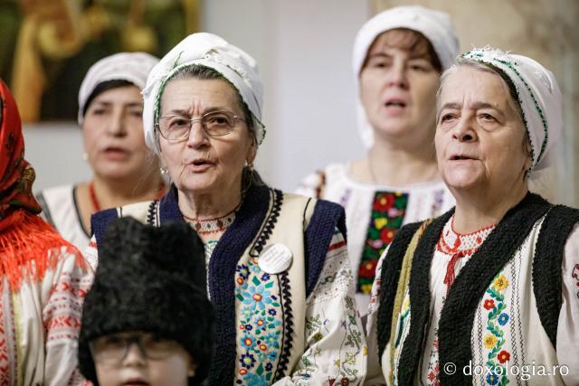 (Foto) Ansamblul „Răsunet” – Colindători la Reședința Mitropolitană 2024