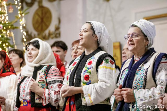 (Foto) Ansamblul „Răsunet” – Colindători la Reședința Mitropolitană 2024