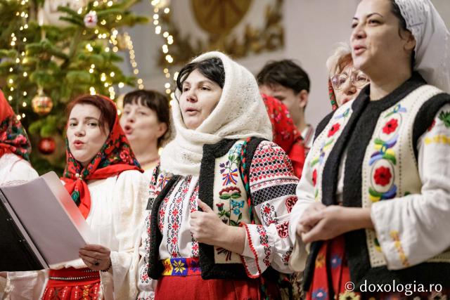 (Foto) Ansamblul „Răsunet” – Colindători la Reședința Mitropolitană 2024