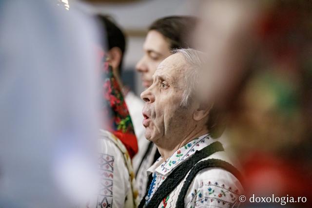 (Foto) Ansamblul „Răsunet” – Colindători la Reședința Mitropolitană 2024