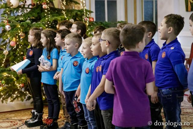 (Foto) Școala primară Elite – Colindători la Reședința Mitropolitană 2024