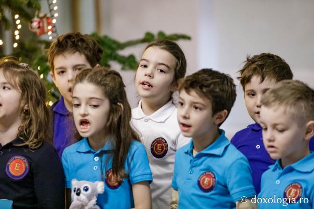 (Foto) Școala primară Elite – Colindători la Reședința Mitropolitană 2024