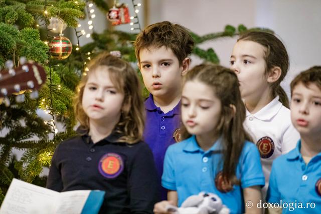 (Foto) Școala primară Elite – Colindători la Reședința Mitropolitană 2024