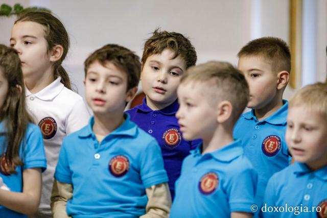 (Foto) Școala primară Elite – Colindători la Reședința Mitropolitană 2024