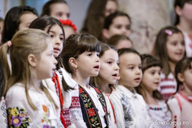 (Foto) Școala de muzică Soprano Music Academy – Colindători la Reședința Mitropolitană 2024