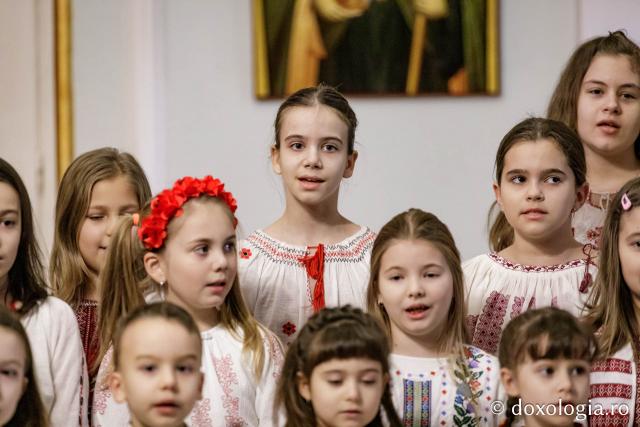 (Foto) Școala de muzică Soprano Music Academy – Colindători la Reședința Mitropolitană 2024