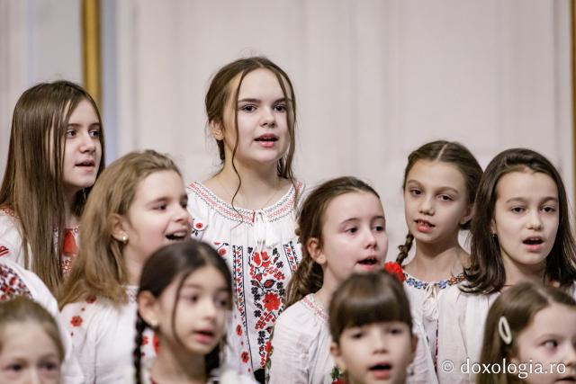 (Foto) Școala de muzică Soprano Music Academy – Colindători la Reședința Mitropolitană 2024