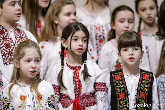 (Foto) Școala de muzică Soprano Music Academy – Colindători la Reședința Mitropolitană 2024