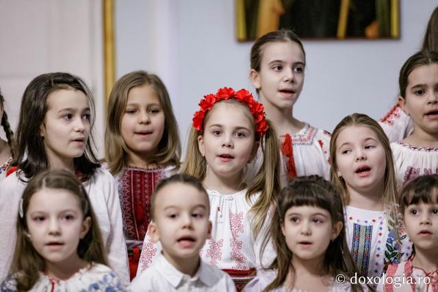 (Foto) Școala de muzică Soprano Music Academy – Colindători la Reședința Mitropolitană 2024