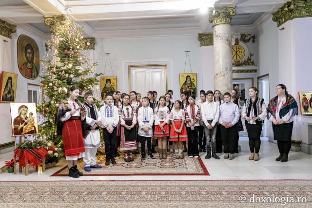 Corul Prodromița, Parohia Lunca Cetățuii ll – Colindători la ReșeȘcoala Erbiceni, clasa a 7-a – Colindători la Reședința Mitropolitană 2024dința Mitropolitană 2024 (Foto) Școala Erbiceni, clasa a 7-a – Colindători la Reședința Mitropolitană 2024