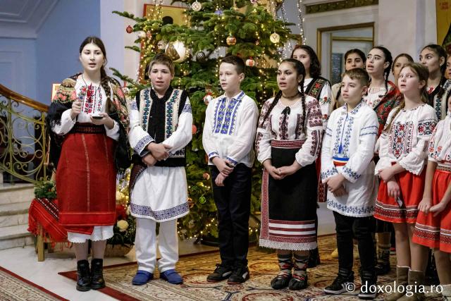 Corul Prodromița, Parohia Lunca Cetățuii ll – Colindători la ReșeȘcoala Erbiceni, clasa a 7-a – Colindători la Reședința Mitropolitană 2024dința Mitropolitană 2024 (Foto) Școala Erbiceni, clasa a 7-a – Colindători la Reședința Mitropolitană 2024