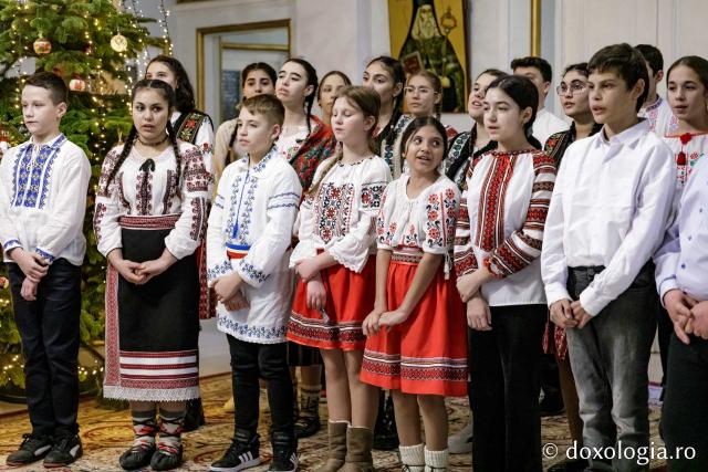 Corul Prodromița, Parohia Lunca Cetățuii ll – Colindători la ReșeȘcoala Erbiceni, clasa a 7-a – Colindători la Reședința Mitropolitană 2024dința Mitropolitană 2024 (Foto) Școala Erbiceni, clasa a 7-a – Colindători la Reședința Mitropolitană 2024