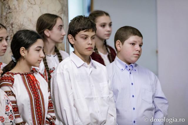Corul Prodromița, Parohia Lunca Cetățuii ll – Colindători la ReșeȘcoala Erbiceni, clasa a 7-a – Colindători la Reședința Mitropolitană 2024dința Mitropolitană 2024 (Foto) Școala Erbiceni, clasa a 7-a – Colindători la Reședința Mitropolitană 2024