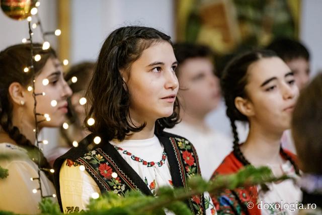 Corul Prodromița, Parohia Lunca Cetățuii ll – Colindători la ReșeȘcoala Erbiceni, clasa a 7-a – Colindători la Reședința Mitropolitană 2024dința Mitropolitană 2024 (Foto) Școala Erbiceni, clasa a 7-a – Colindători la Reședința Mitropolitană 2024