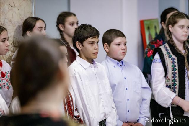 Corul Prodromița, Parohia Lunca Cetățuii ll – Colindători la ReșeȘcoala Erbiceni, clasa a 7-a – Colindători la Reședința Mitropolitană 2024dința Mitropolitană 2024 (Foto) Școala Erbiceni, clasa a 7-a – Colindători la Reședința Mitropolitană 2024