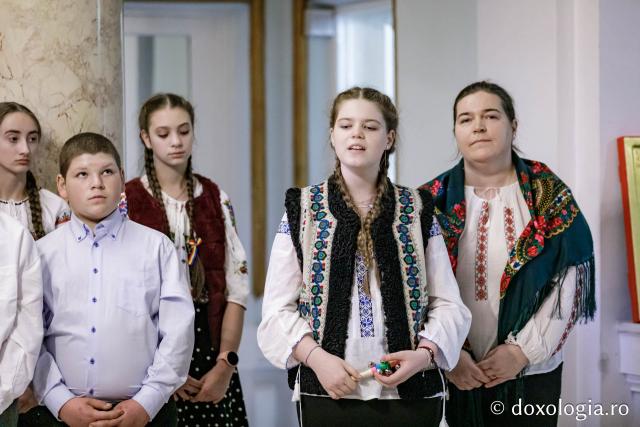Corul Prodromița, Parohia Lunca Cetățuii ll – Colindători la ReșeȘcoala Erbiceni, clasa a 7-a – Colindători la Reședința Mitropolitană 2024dința Mitropolitană 2024 (Foto) Școala Erbiceni, clasa a 7-a – Colindători la Reședința Mitropolitană 2024