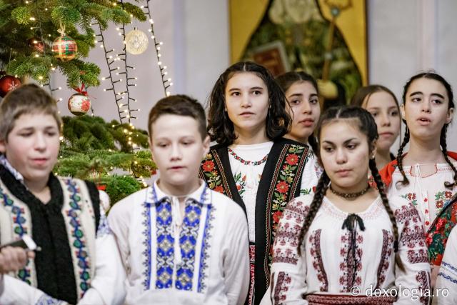 Corul Prodromița, Parohia Lunca Cetățuii ll – Colindători la ReșeȘcoala Erbiceni, clasa a 7-a – Colindători la Reședința Mitropolitană 2024dința Mitropolitană 2024 (Foto) Școala Erbiceni, clasa a 7-a – Colindători la Reședința Mitropolitană 2024