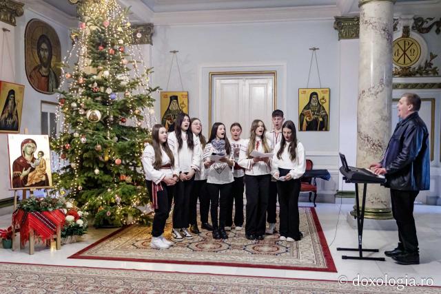 (Foto) Școala Profesională Focuri – Colindători la Reședința Mitropolitană 2024