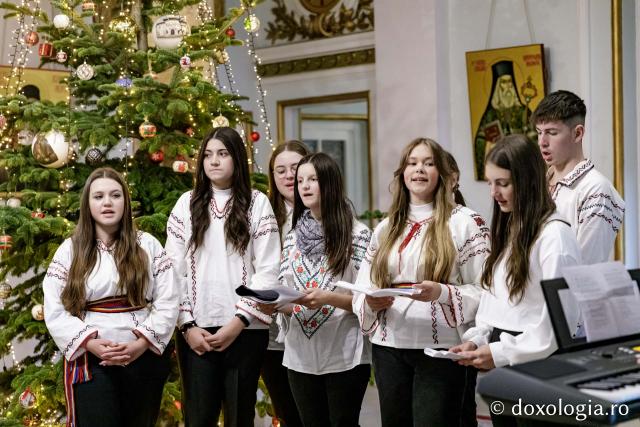 (Foto) Școala Profesională Focuri – Colindători la Reședința Mitropolitană 2024